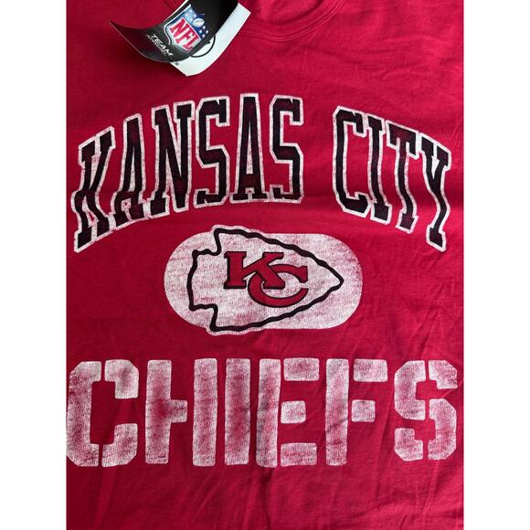 NFL Kansas City Chiefs '47 Brand Women’s Medium T-Shirt NWT Red Striped Sleeve - Picture 4 of 6